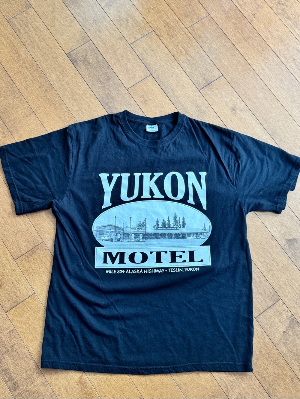 Vintage 90s Yukon Motel Teslin Alaska Highway Souvenir Tee - Black